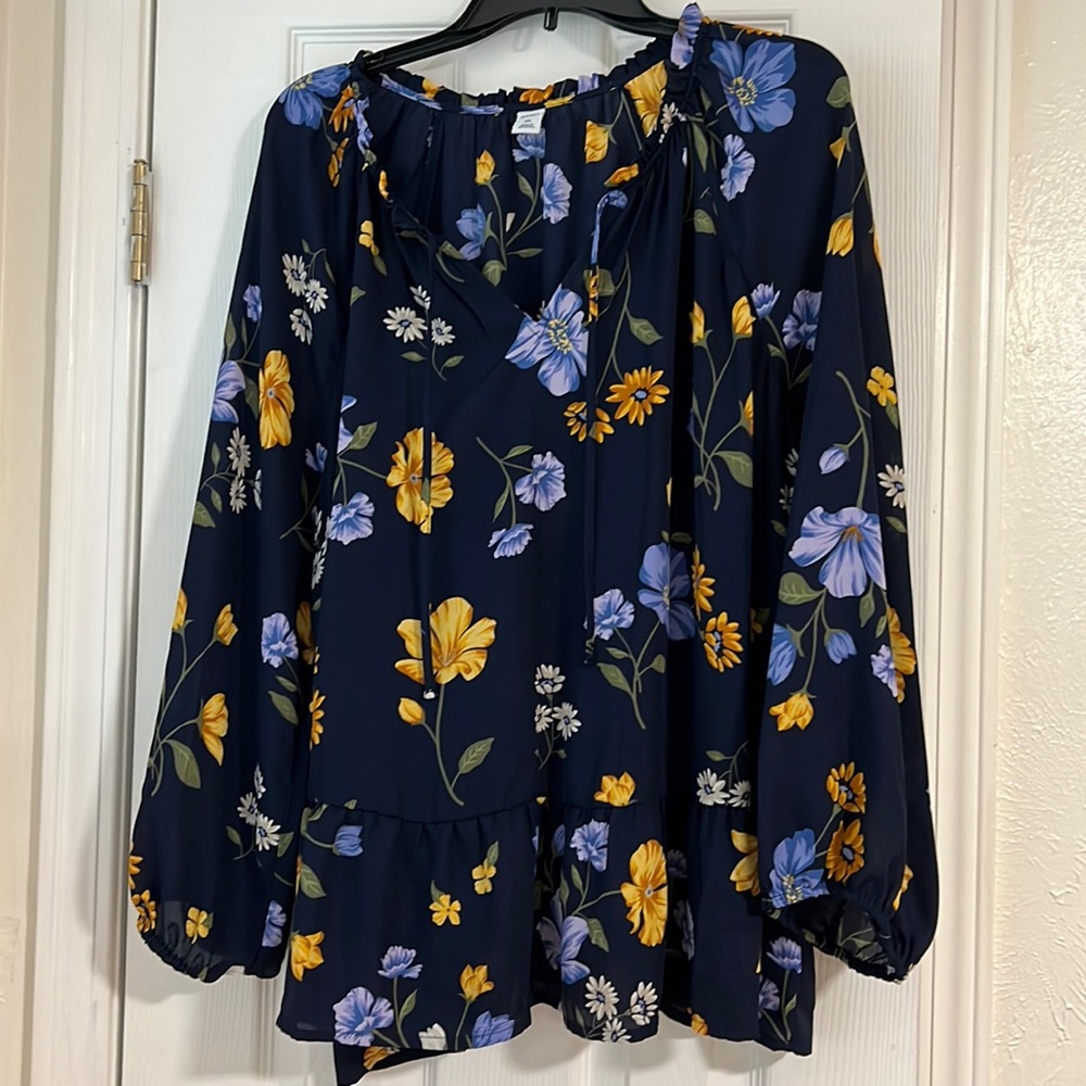 Old Navy; XXL; navy blue, floral blouse